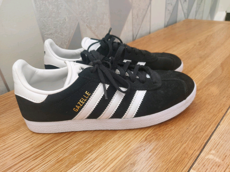 junior black adidas gazelle